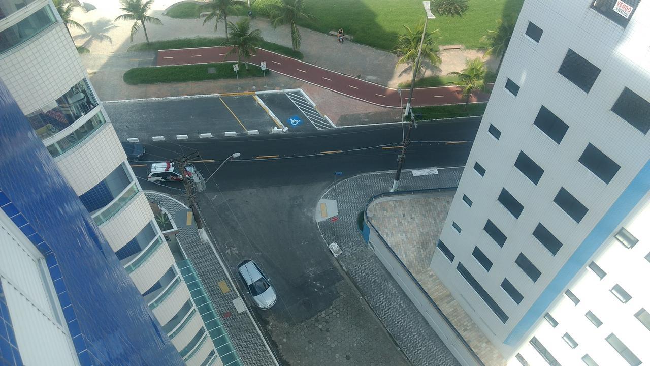 Belo Apartamento Com Vistas Para O Mar - Pe Na Areia - Churrasqueira Na Varanda ปรายากรันเด ภายนอก รูปภาพ